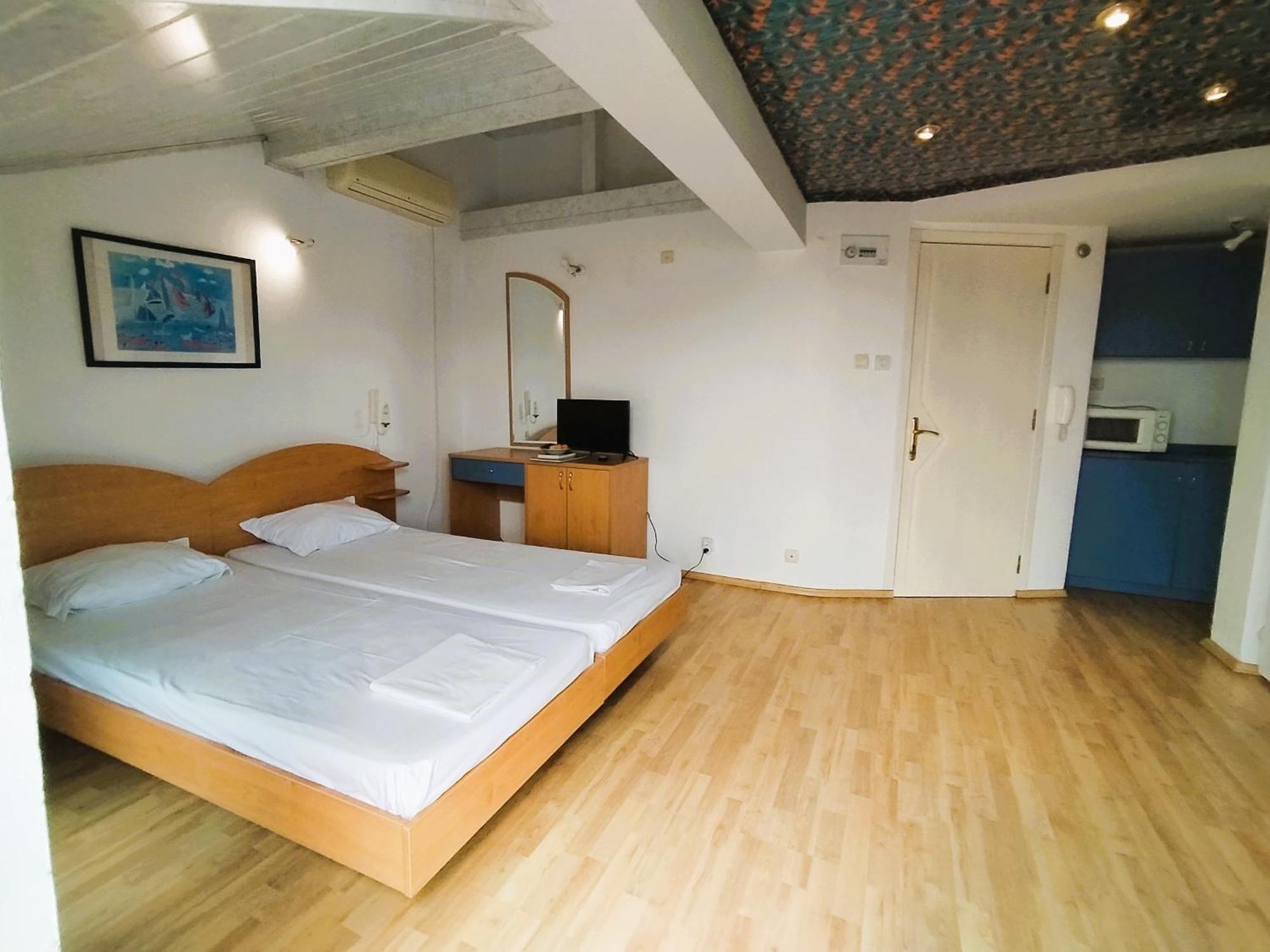 Lira Sto Apartments 帕莫瑞 外观 照片