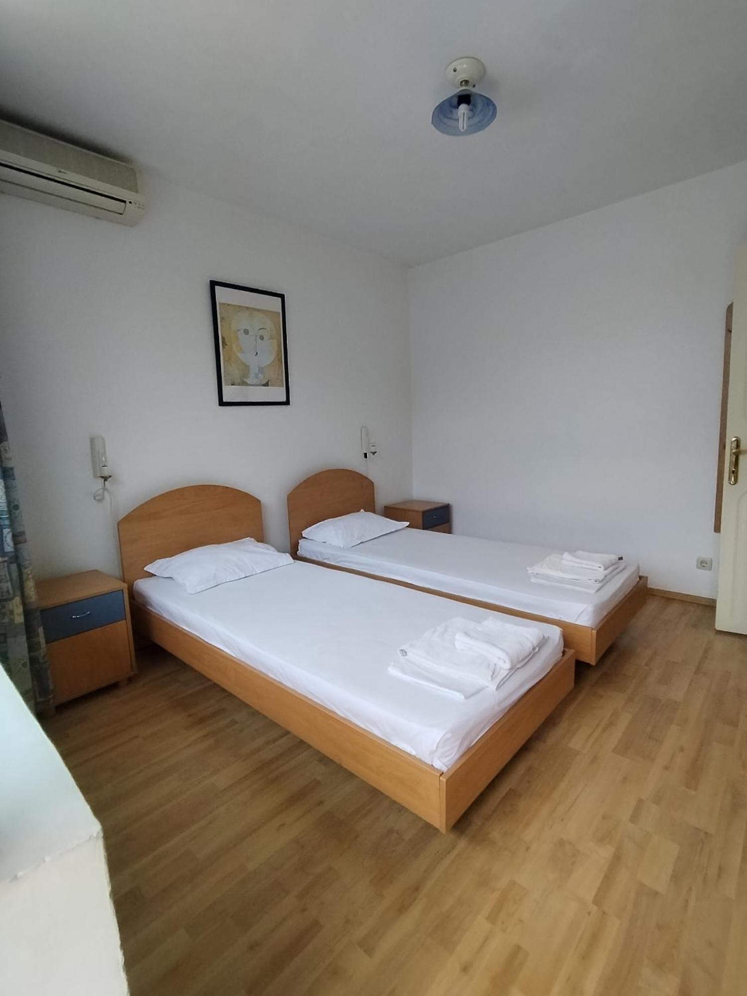 Lira Sto Apartments 帕莫瑞 外观 照片